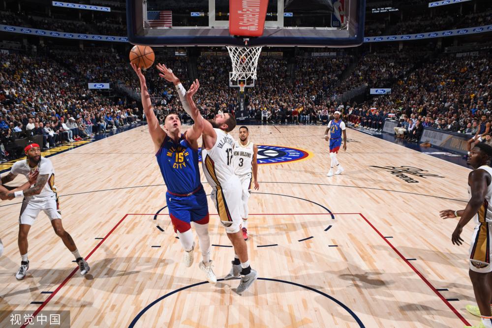 阔舞台上 阔舞台上