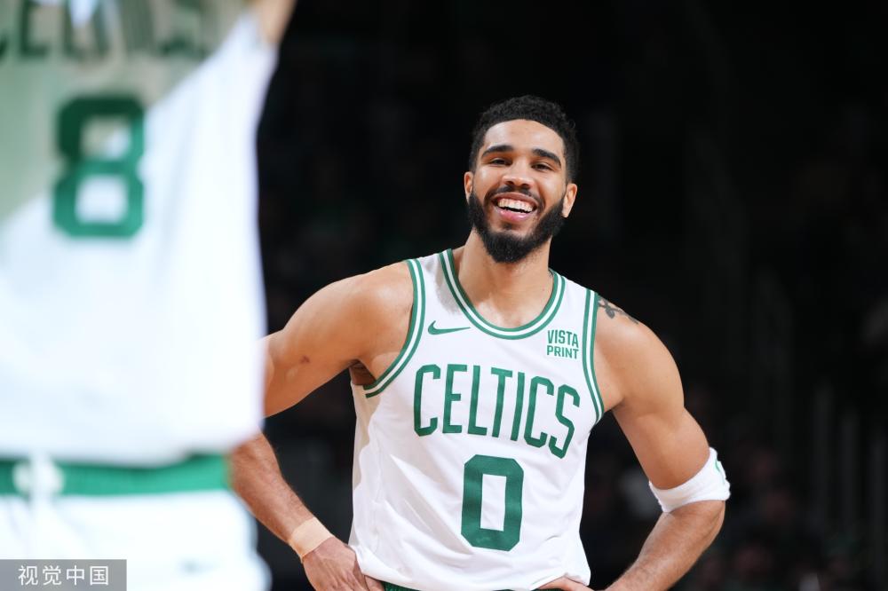 他在球场上 他在球场上